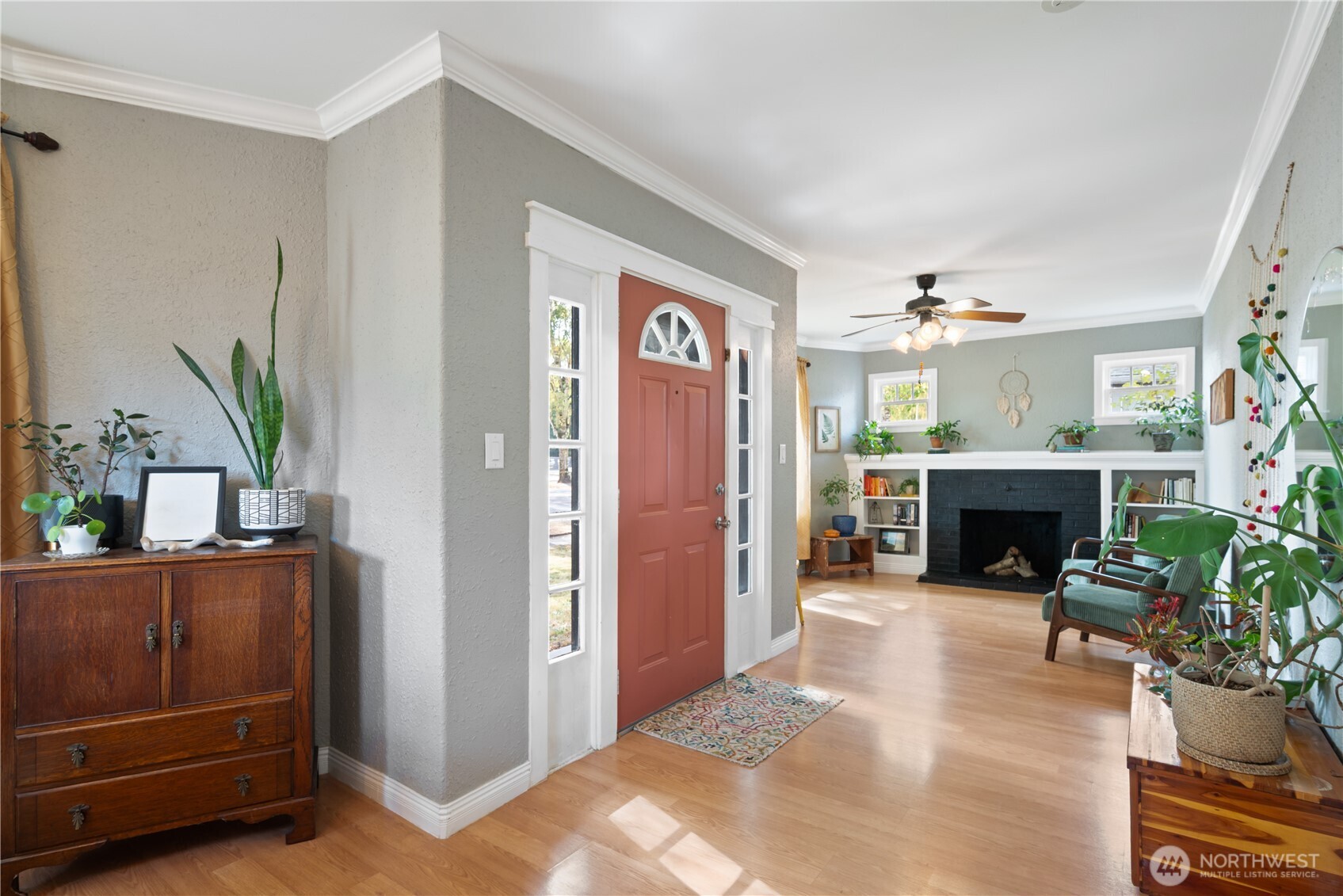 2828 Washington Way Property Photo 3
