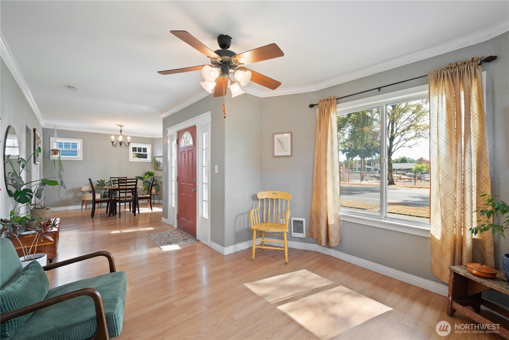 2828 Washington Way Property Photo 6
