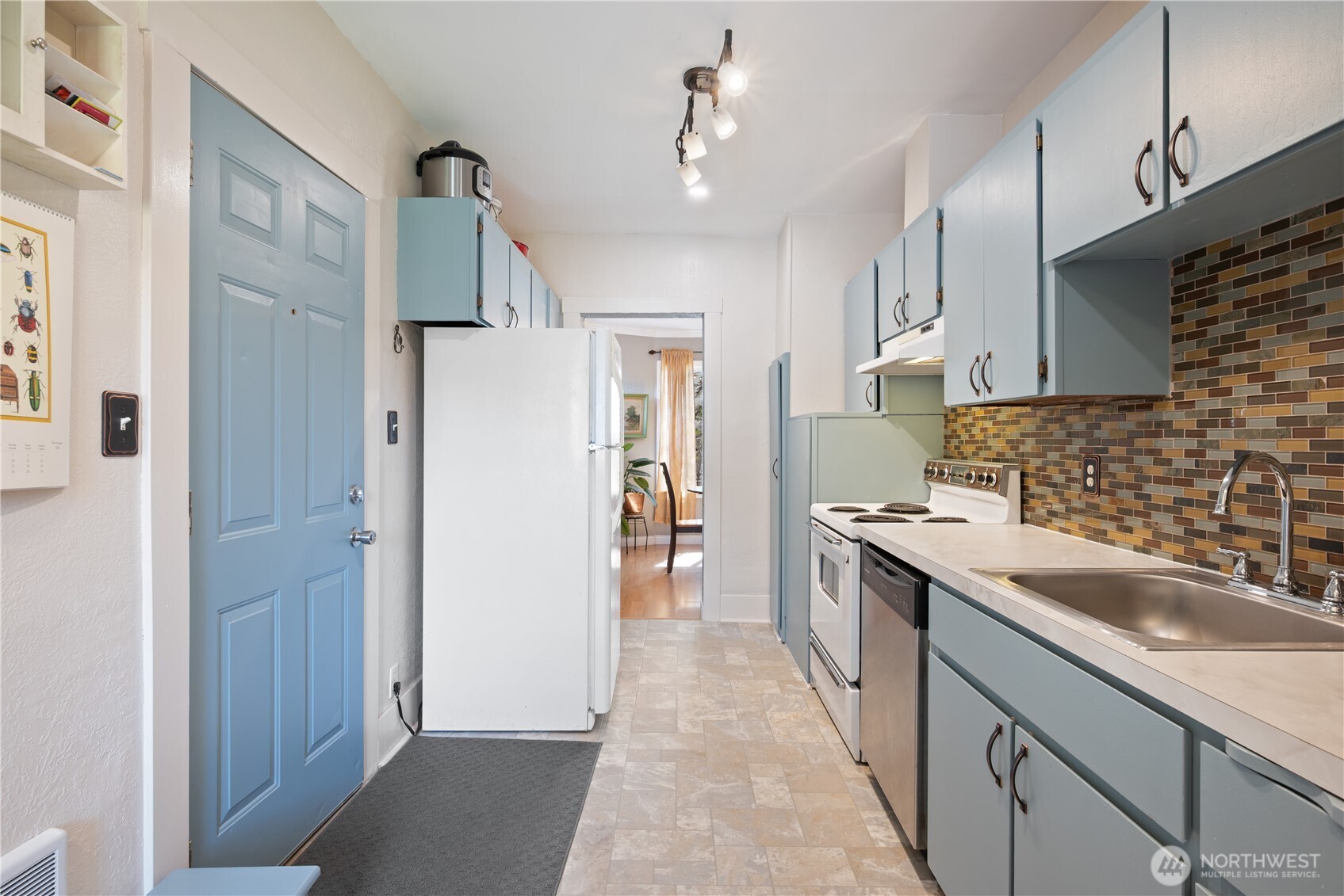 2828 Washington Way Property Photo 8