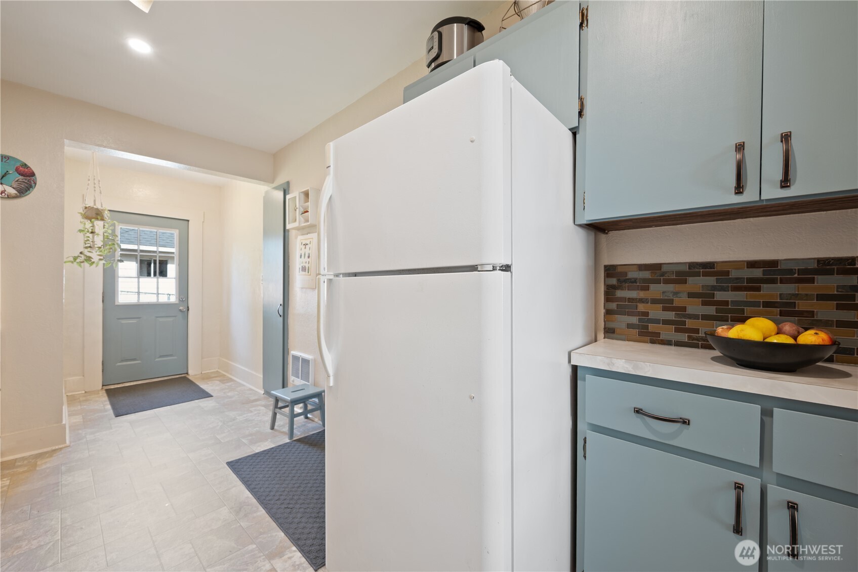 2828 Washington Way Property Photo 10
