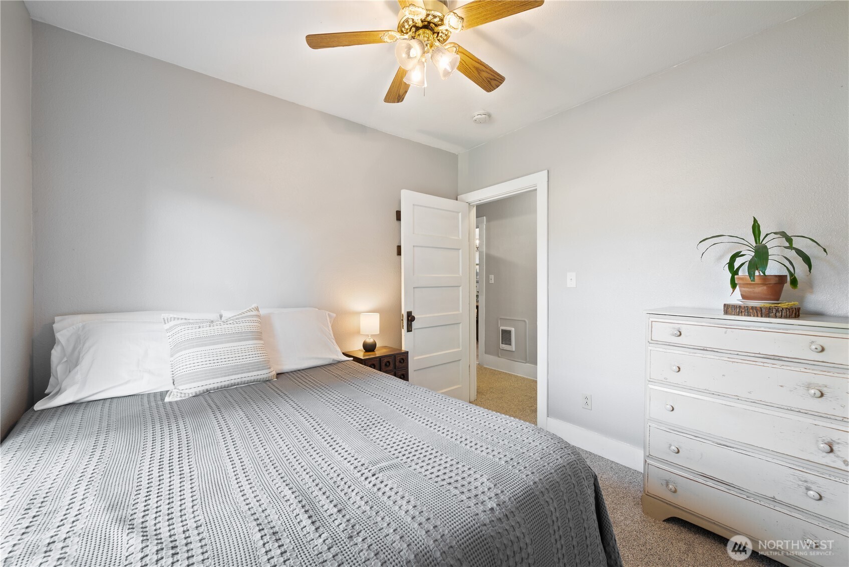 2828 Washington Way Property Photo 13