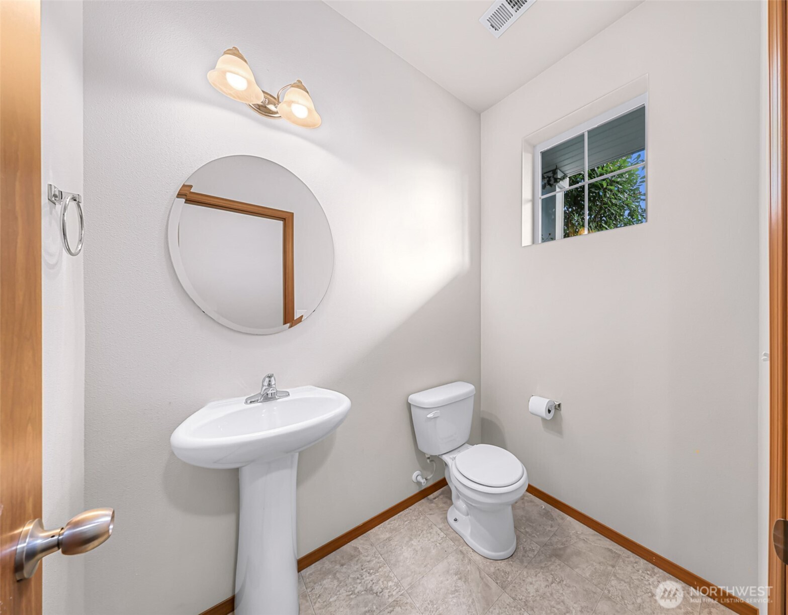 908 138th Place Property Photo 4