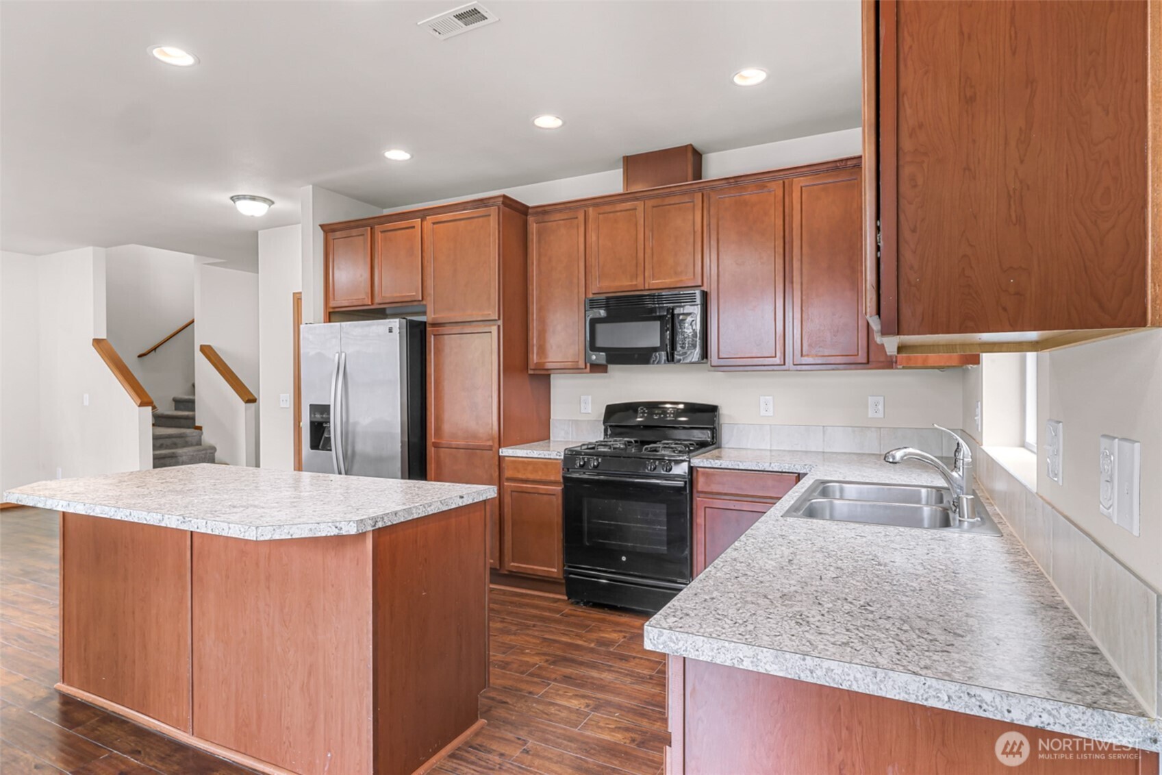 908 138th Place Property Photo 8