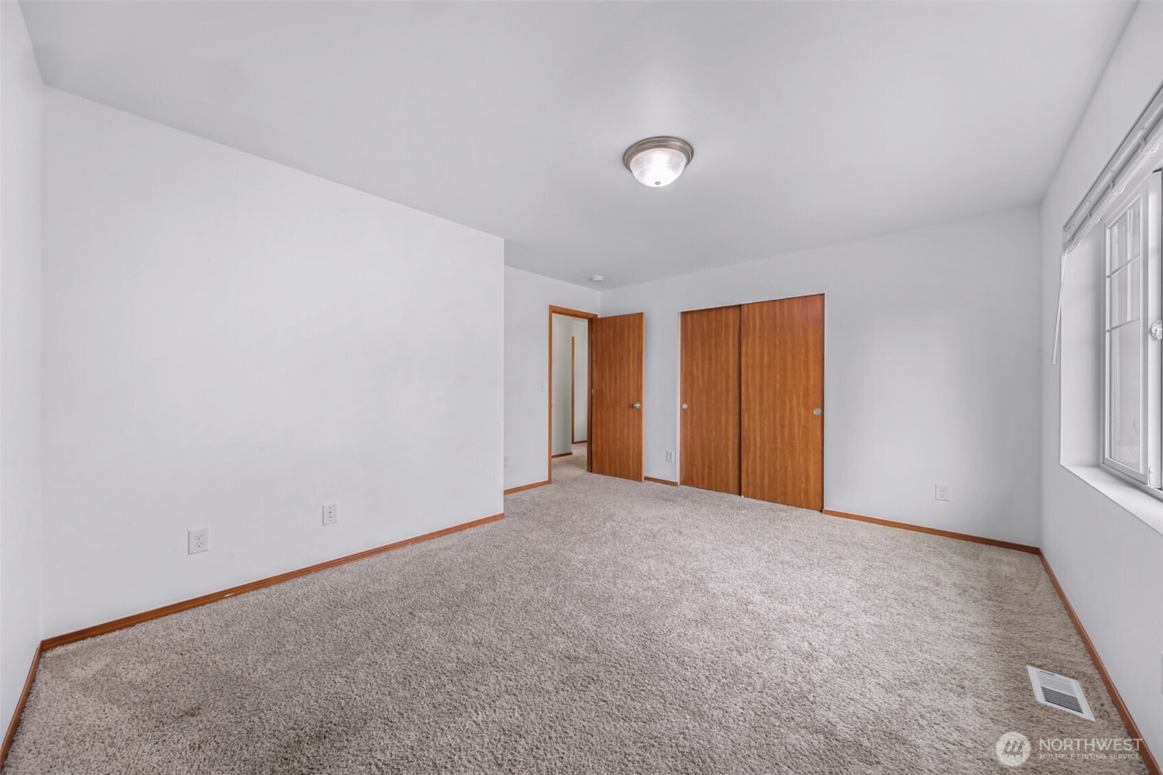 908 138th Place Property Photo 24