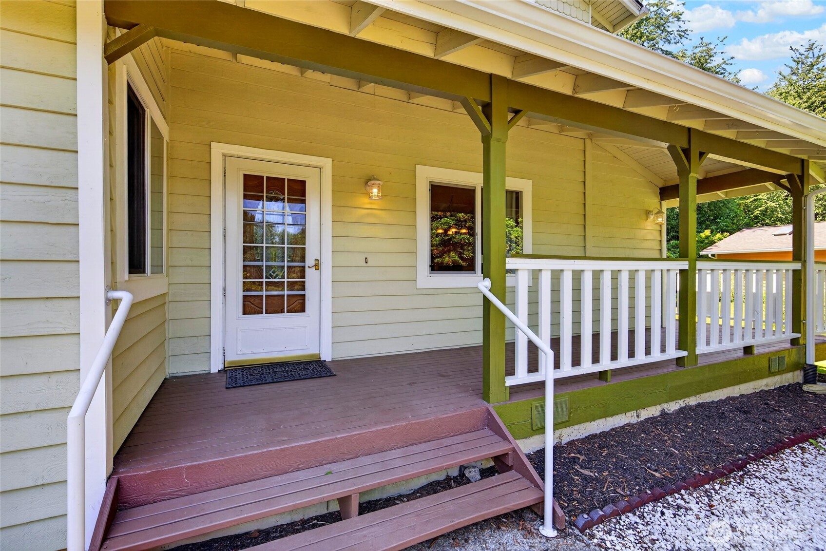 19232 Yew Way Property Photo 2