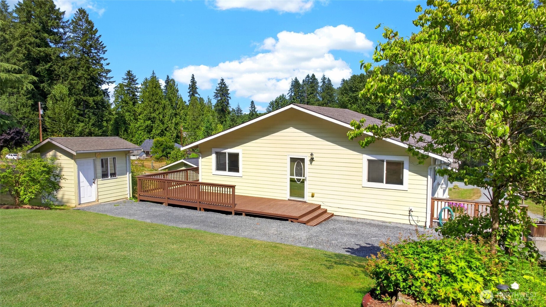 19232 Yew Way Property Photo 3