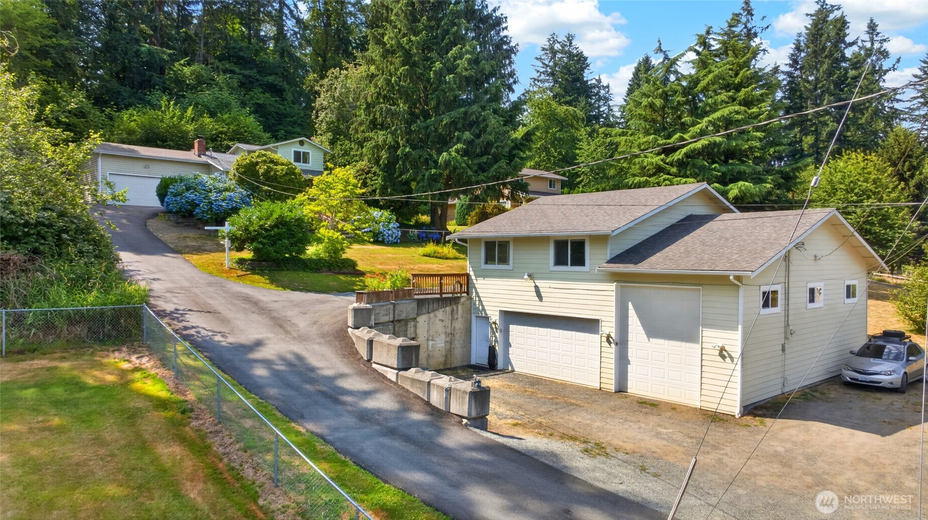 19232 Yew Way Property Photo 4