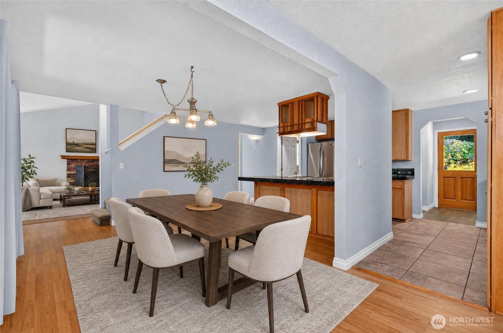 19232 Yew Way Property Photo 5