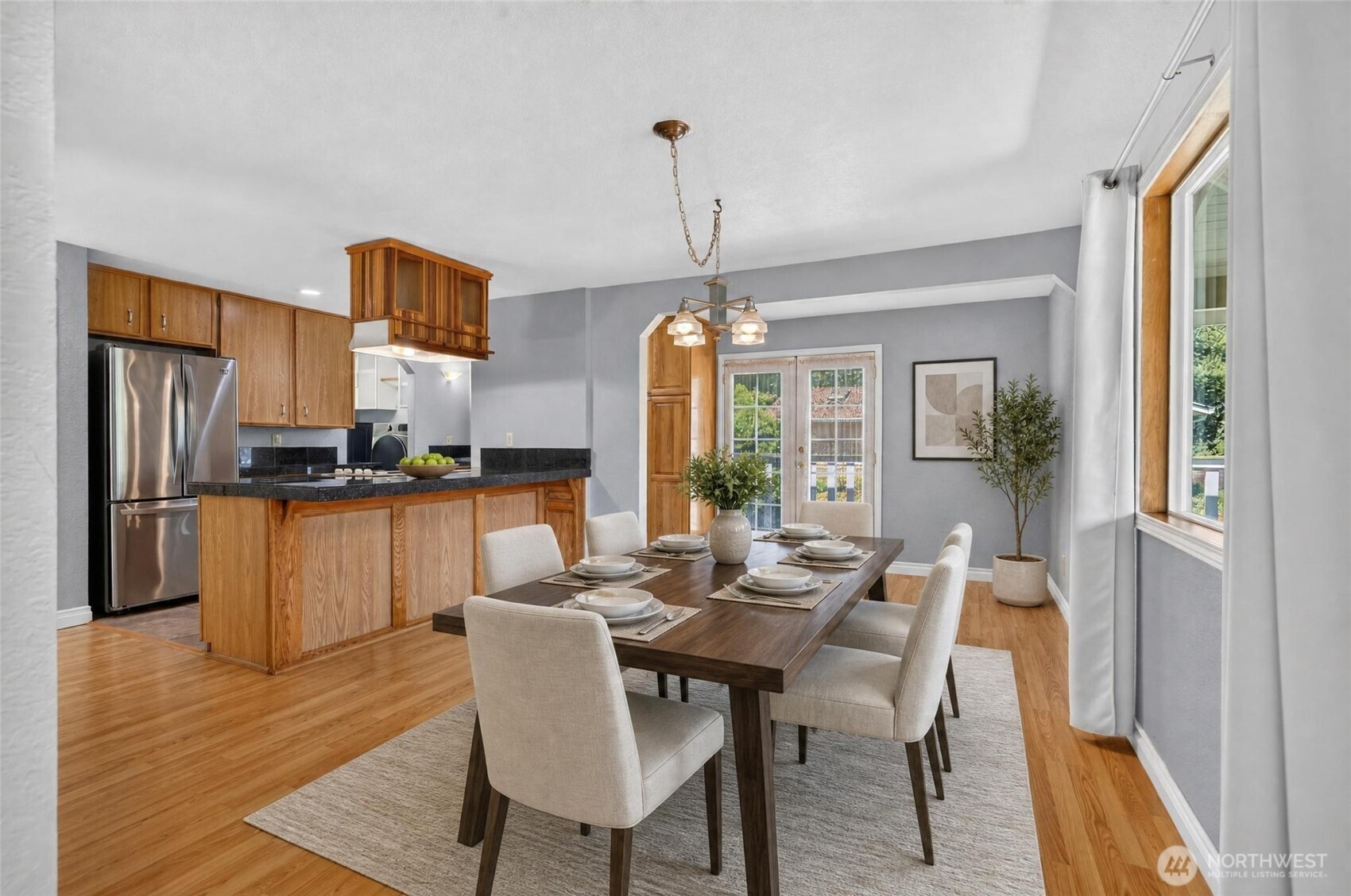 19232 Yew Way Property Photo 6