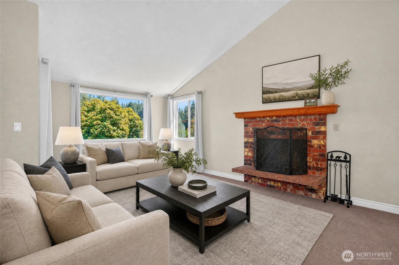 19232 Yew Way Property Photo 7