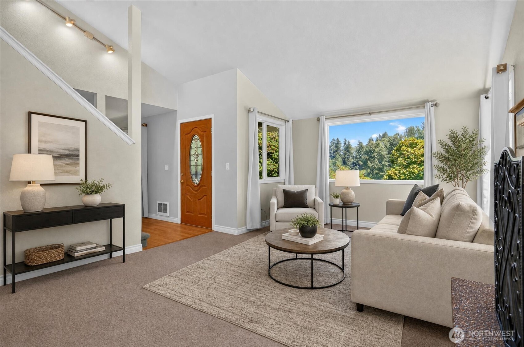 19232 Yew Way Property Photo 8