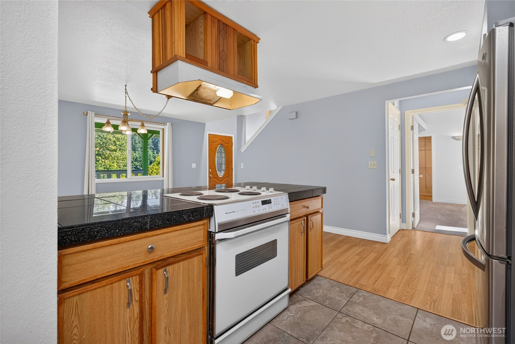 19232 Yew Way Property Photo 10