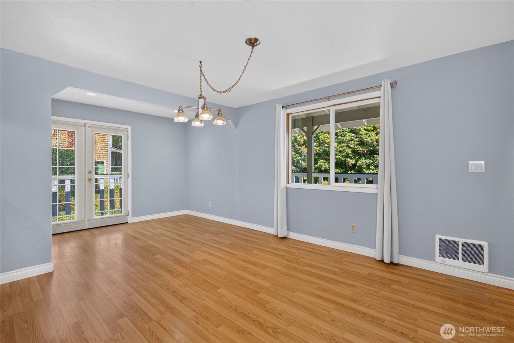 19232 Yew Way Property Photo 11