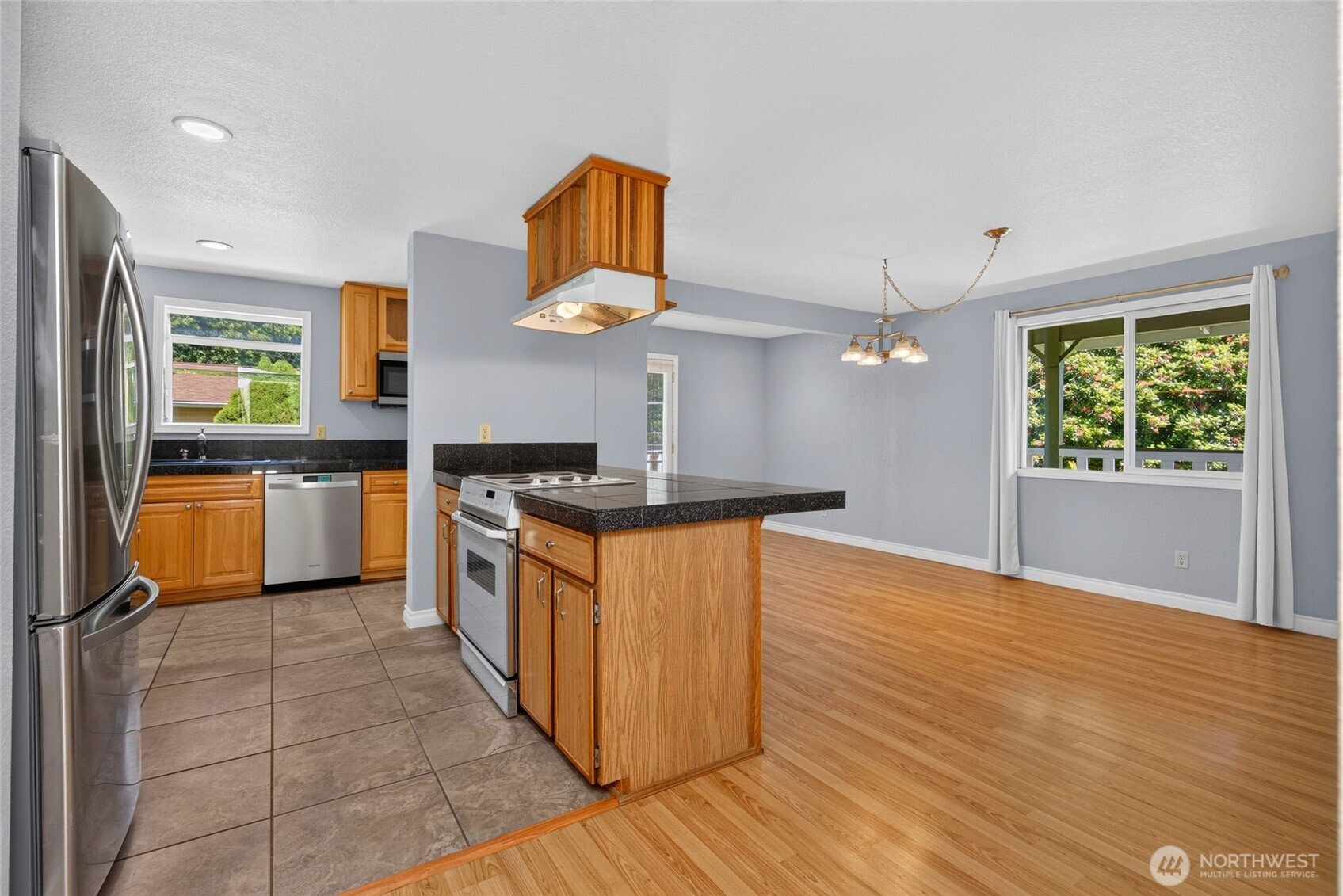 19232 Yew Way Property Photo 13