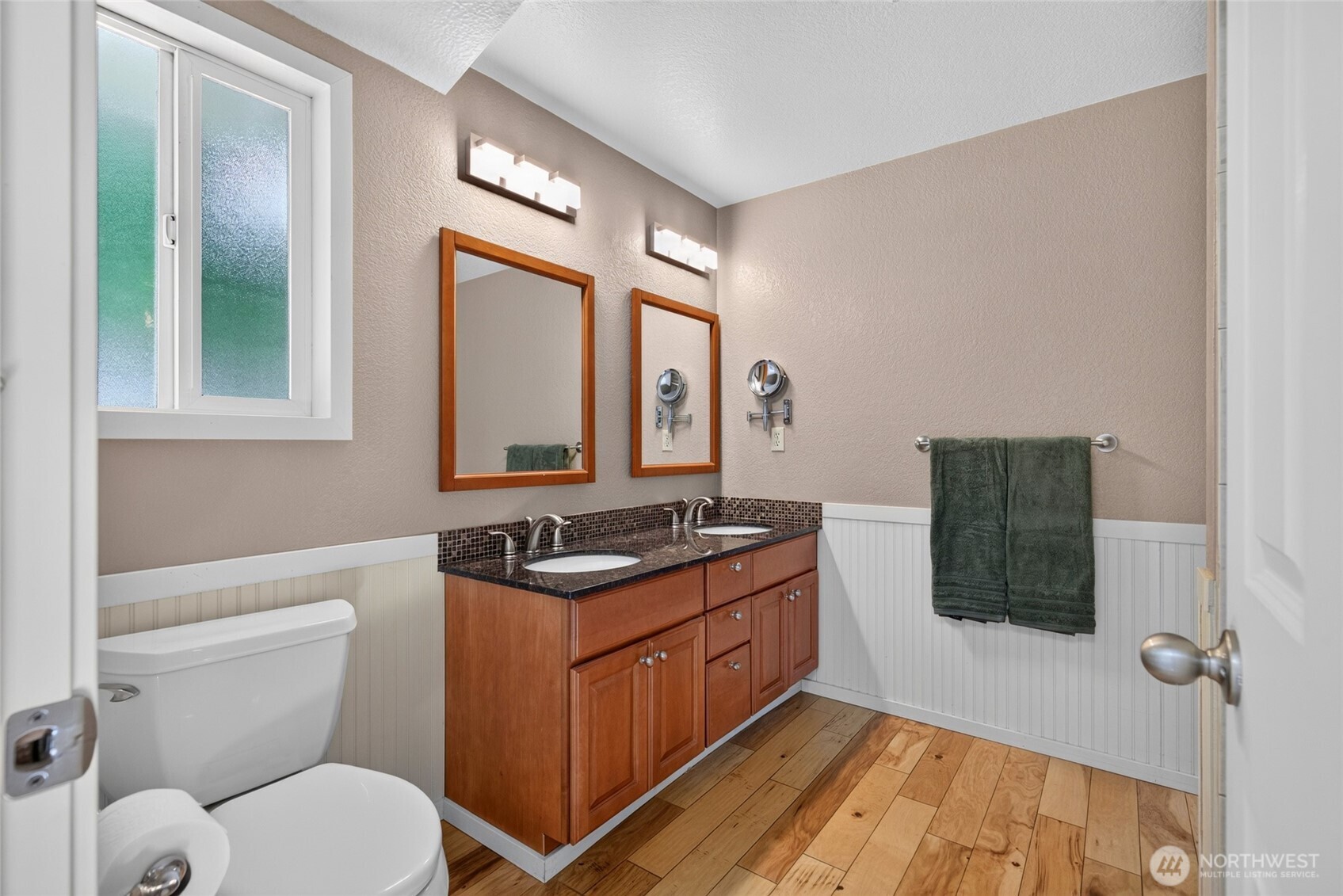 19232 Yew Way Property Photo 15