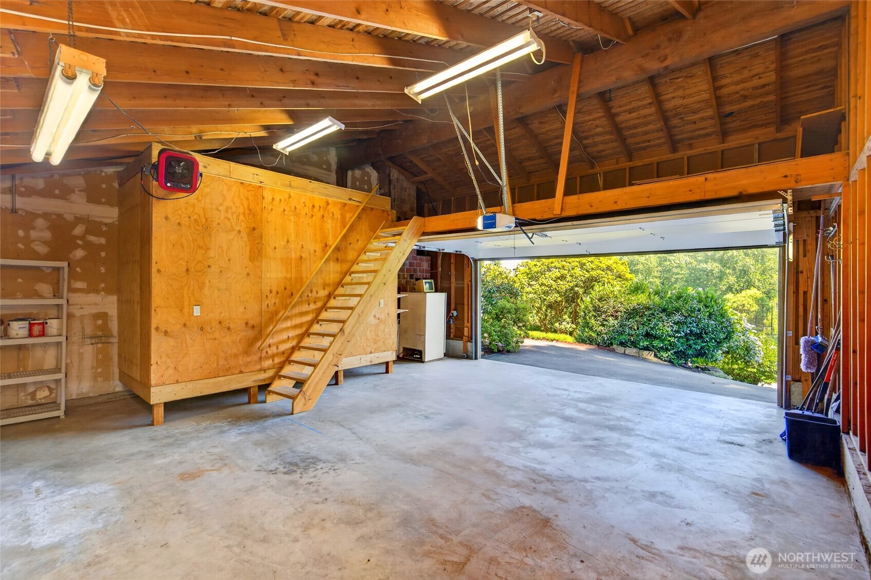 19232 Yew Way Property Photo 23
