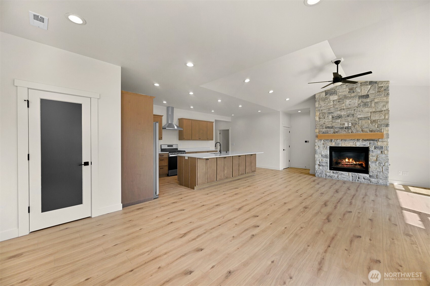 1112 Night Hawk Way Property Photo 14