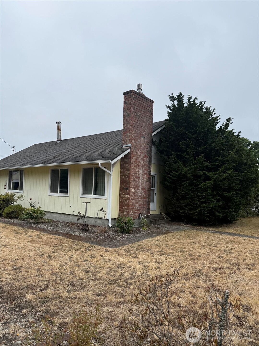 320 E Oakview Avenue Property Photo 1