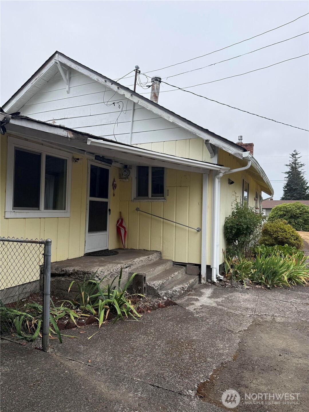 320 E Oakview Avenue Property Photo 2