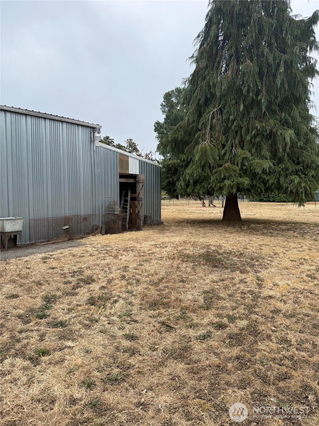 320 E Oakview Avenue Property Photo 5
