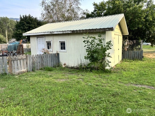 616 4th Avenue Property Photo 6