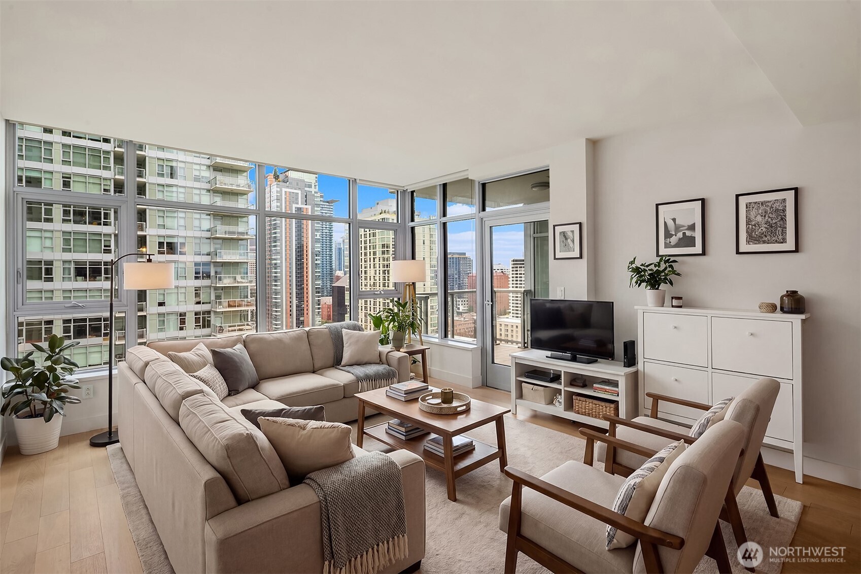 583 Battery Street 2208n Property Photo 8