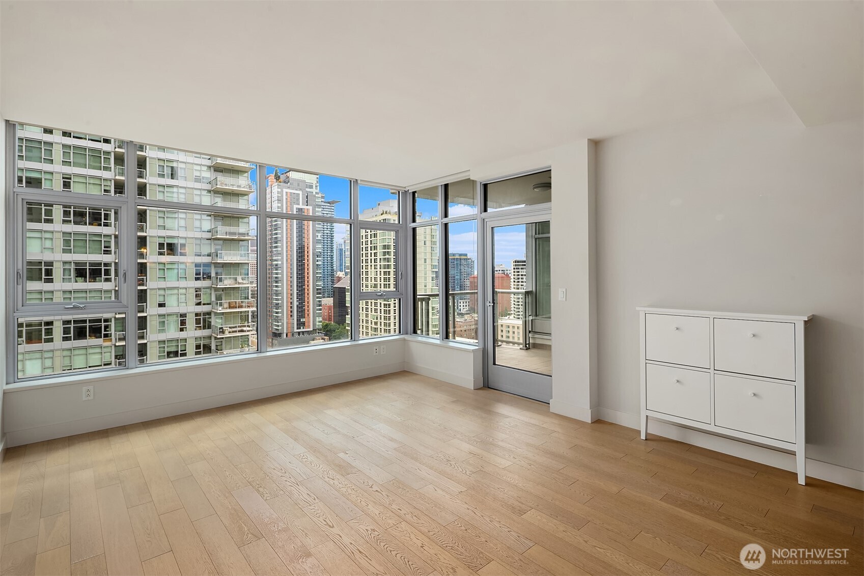 583 Battery Street 2208n Property Photo 9