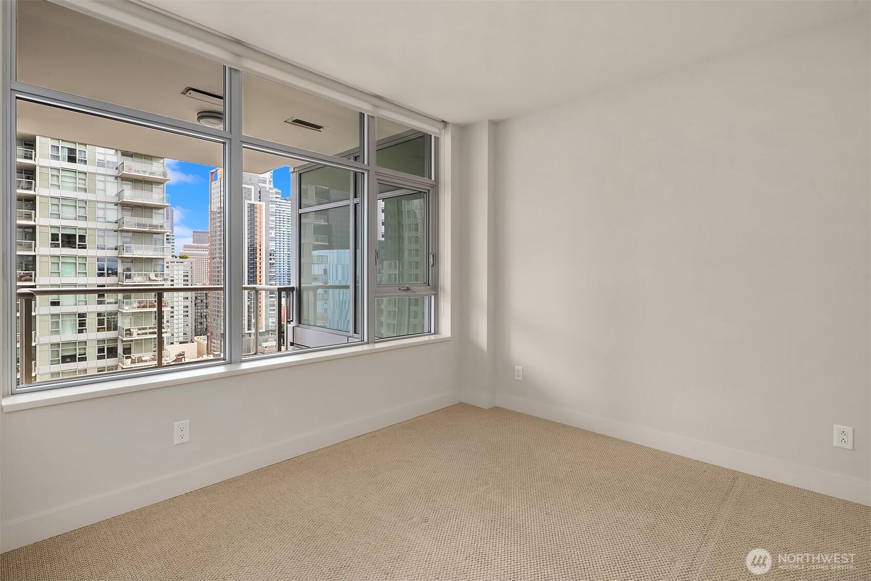 583 Battery Street 2208n Property Photo 15