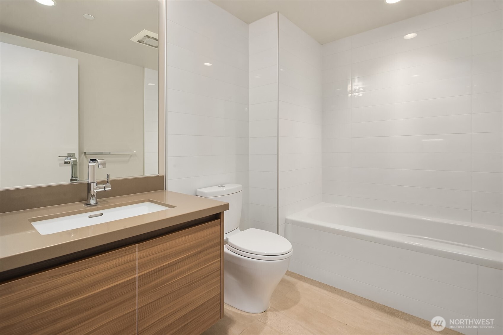 583 Battery Street 2208n Property Photo 16