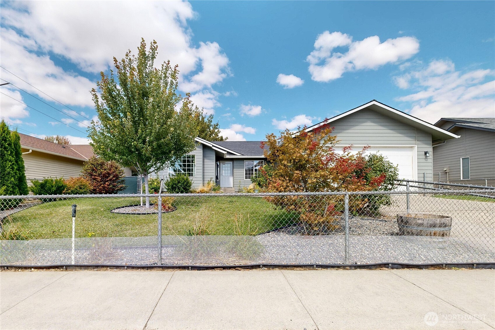 809 Se Tamarack Street Property Photo 2