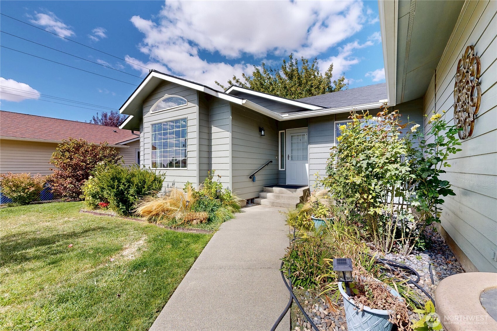809 Se Tamarack Street Property Photo 3
