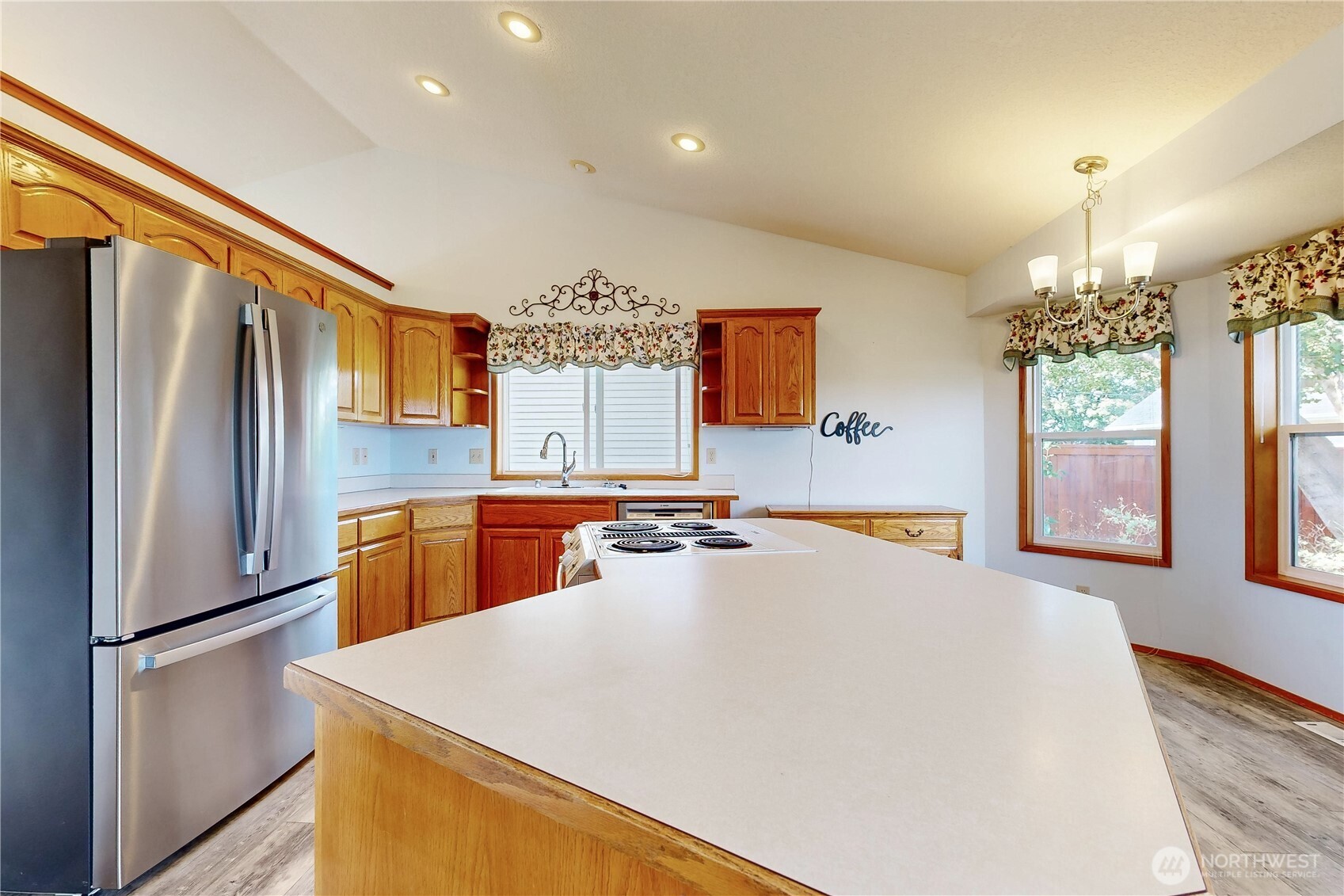 809 Se Tamarack Street Property Photo 8