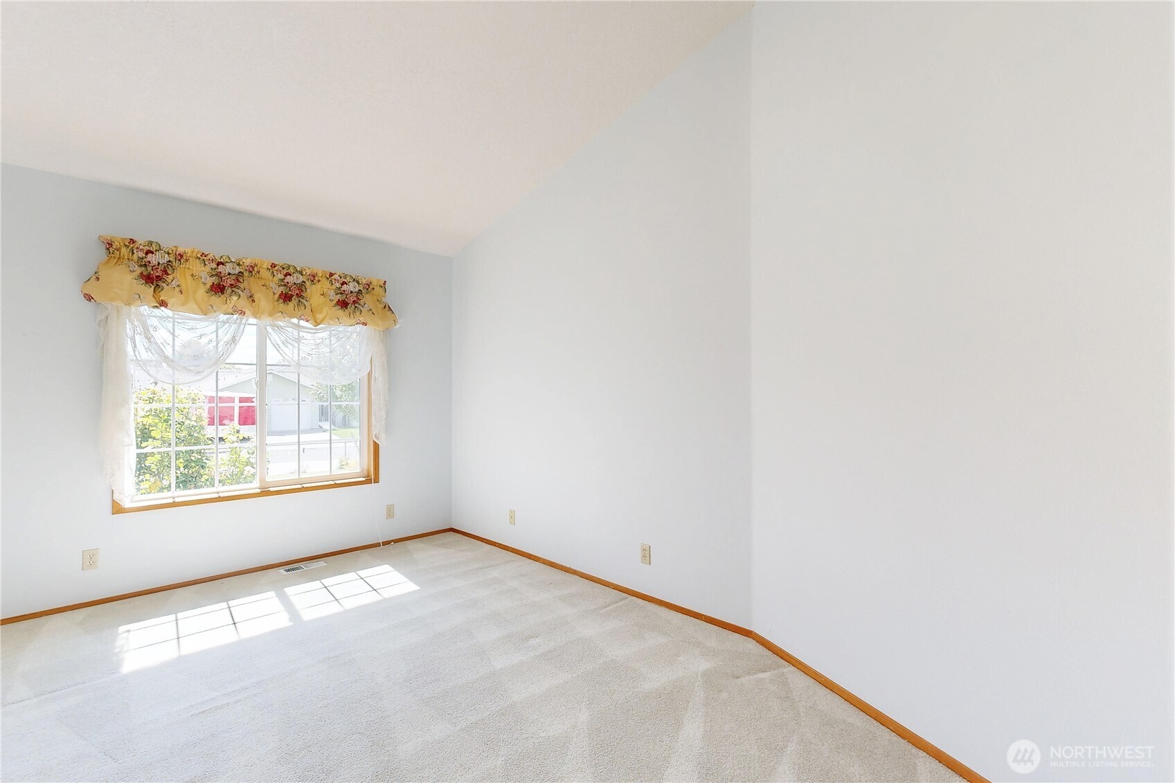 809 Se Tamarack Street Property Photo 17