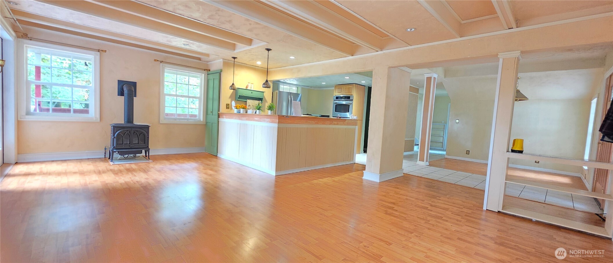 890 W Wynwood Drive Property Photo 2