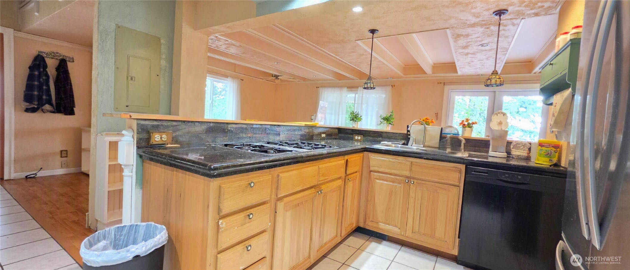 890 W Wynwood Drive Property Photo 7