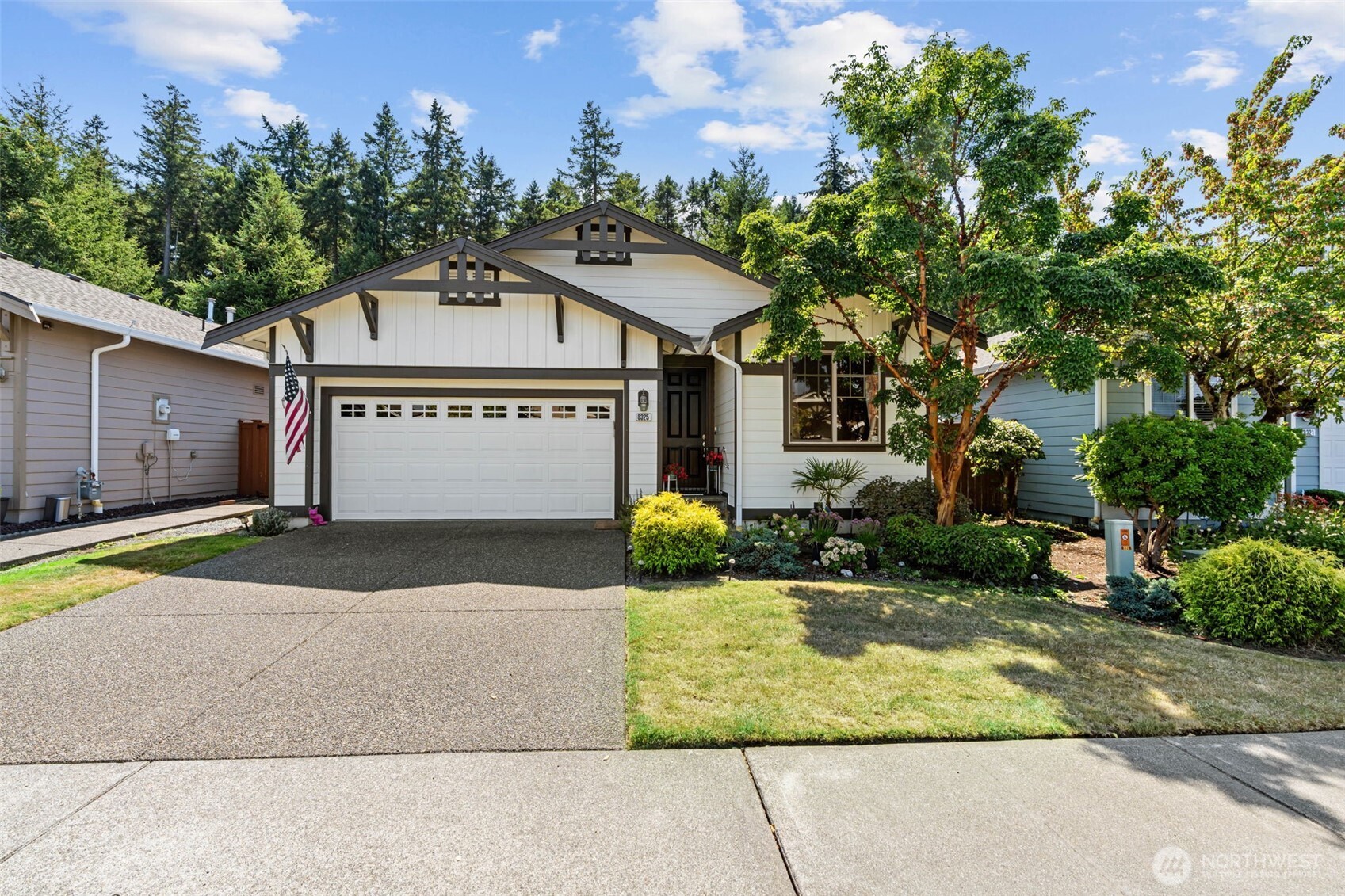 8325 Bainbridge Loop Property Photo 1