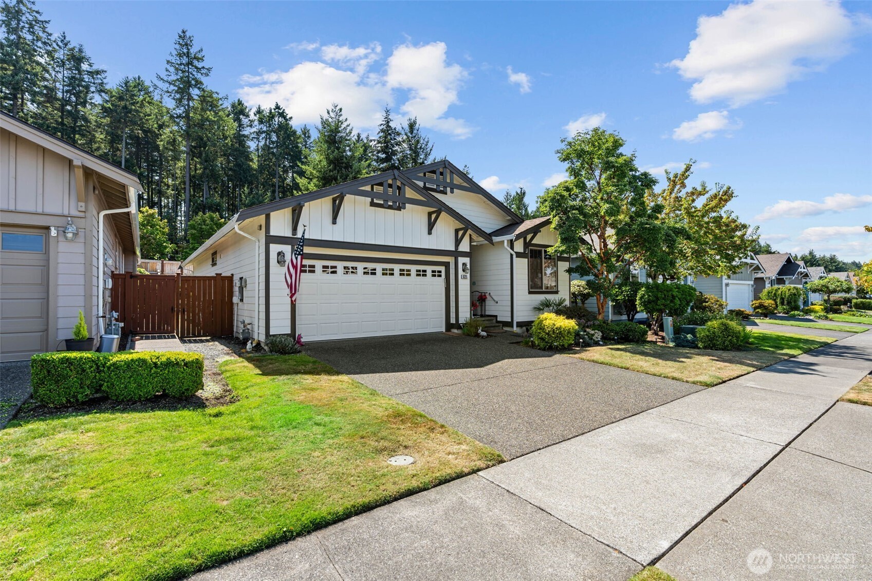8325 Bainbridge Loop Property Photo 2