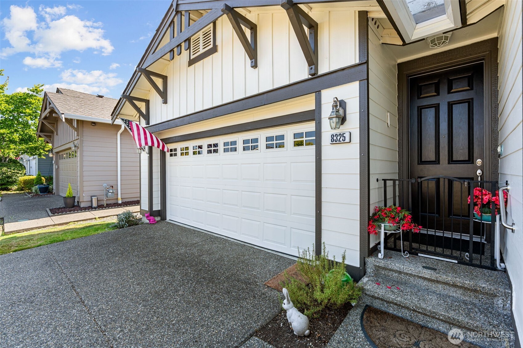 8325 Bainbridge Loop Property Photo 4