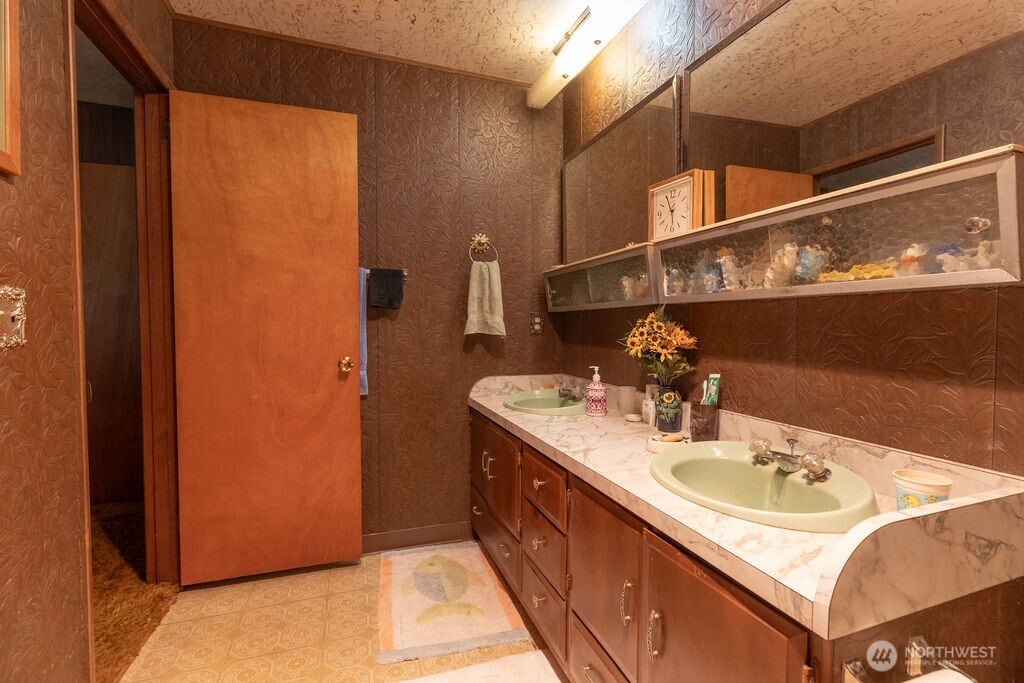 3192 Clearwater Road Property Photo 14