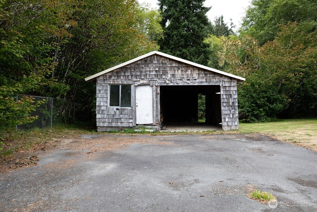 3192 Clearwater Road Property Photo 31