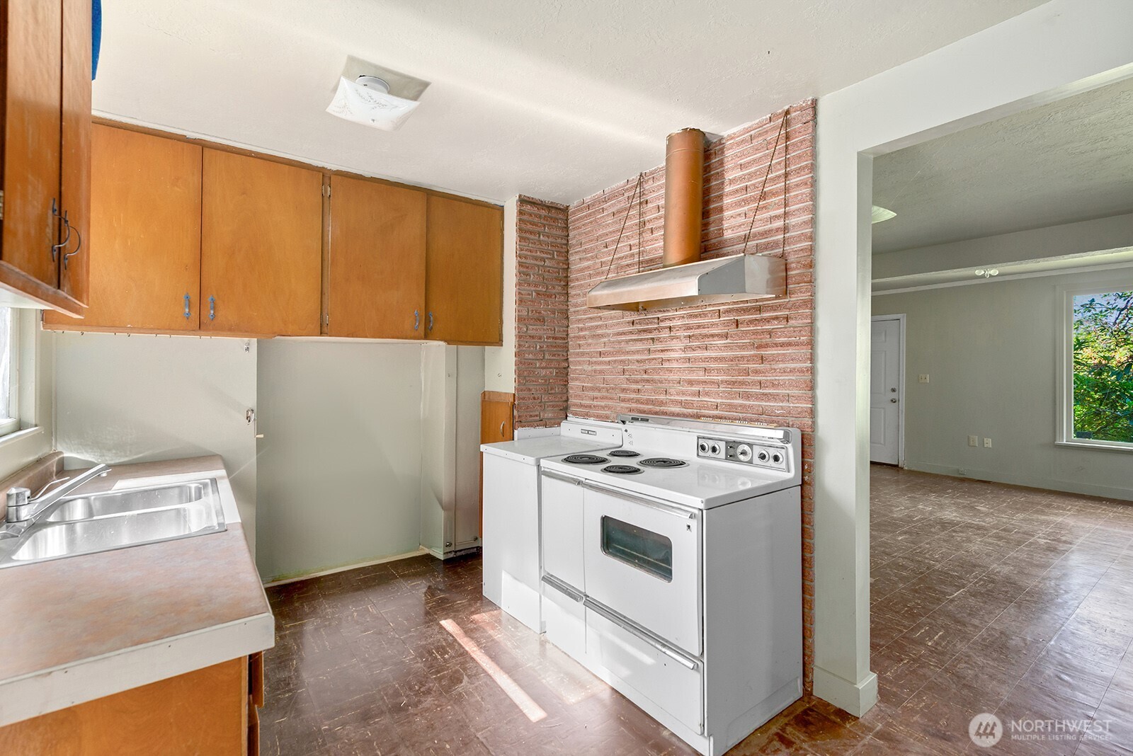 17552 12th Avenue Property Photo 7