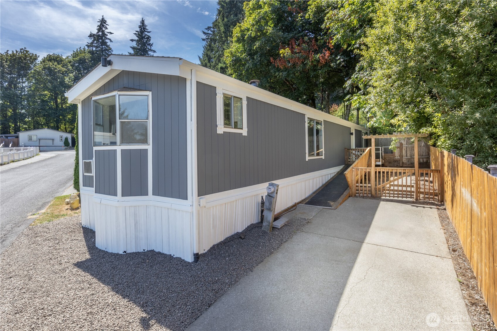 1420 NE Steele Creek Drive Property Photo 1