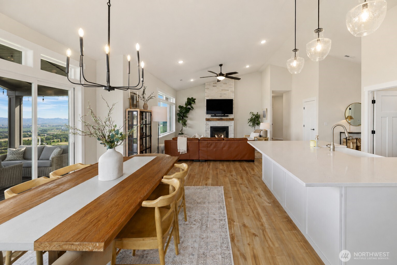 2300 Tozer Road Property Photo 15
