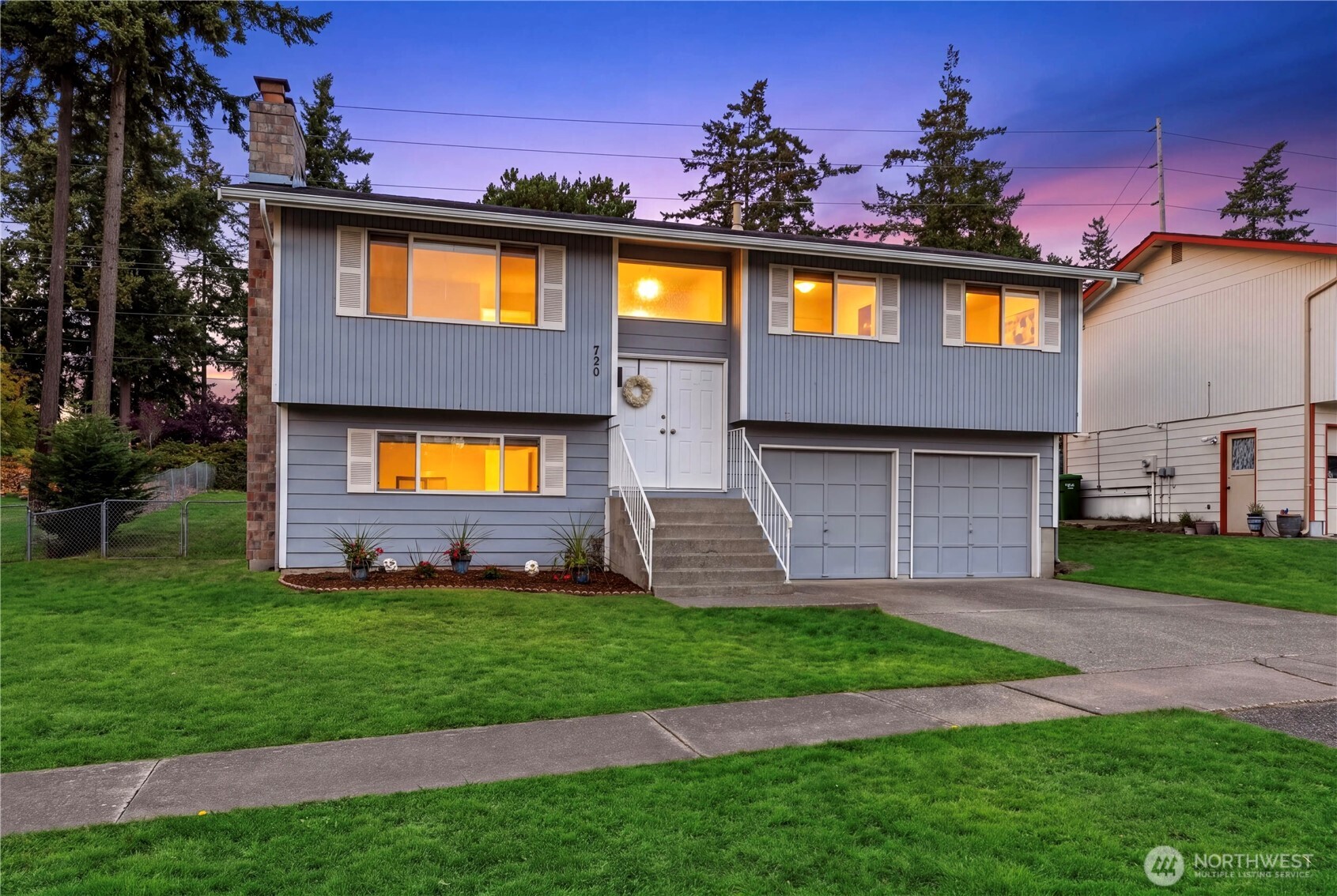 720 Nw Hyak Drive Property Photo 1