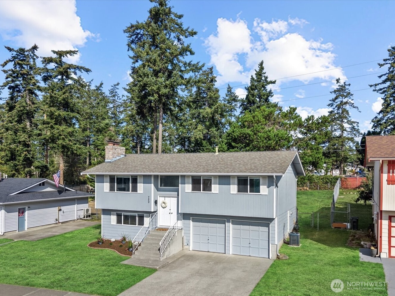 720 Nw Hyak Drive Property Photo 3