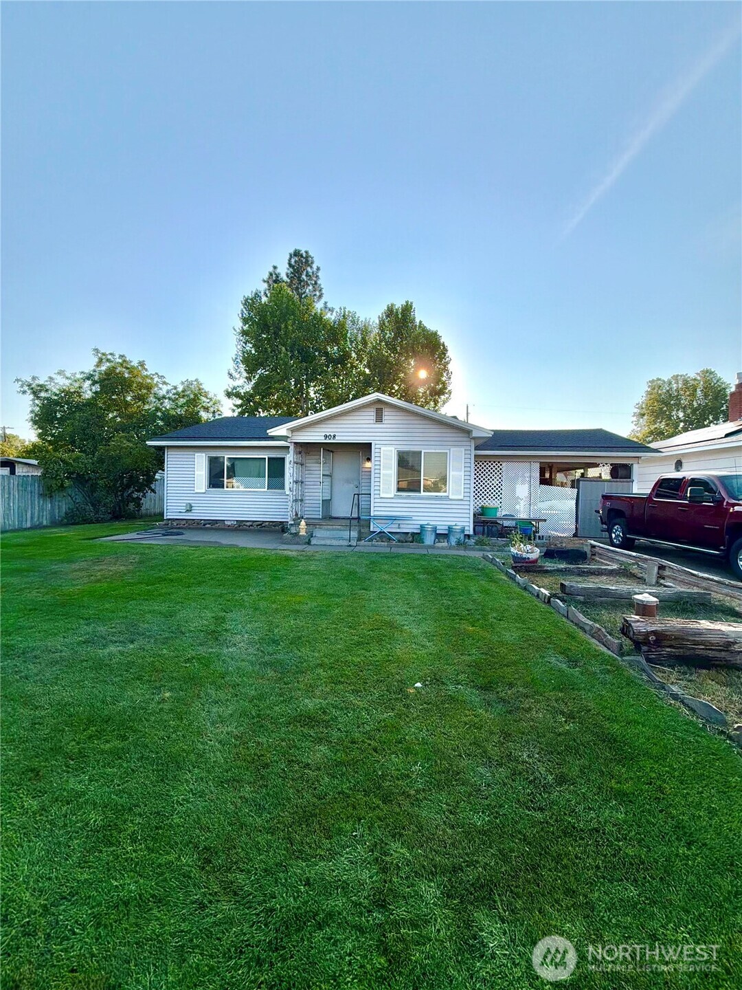 908 N 29th Property Photo 1