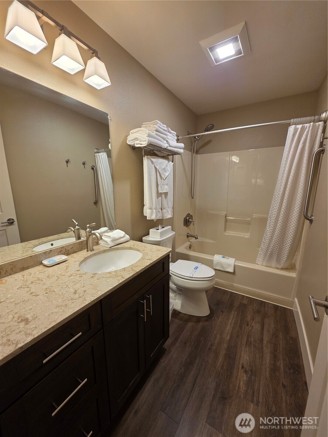 1 Lakeside 703-j Property Photo 11