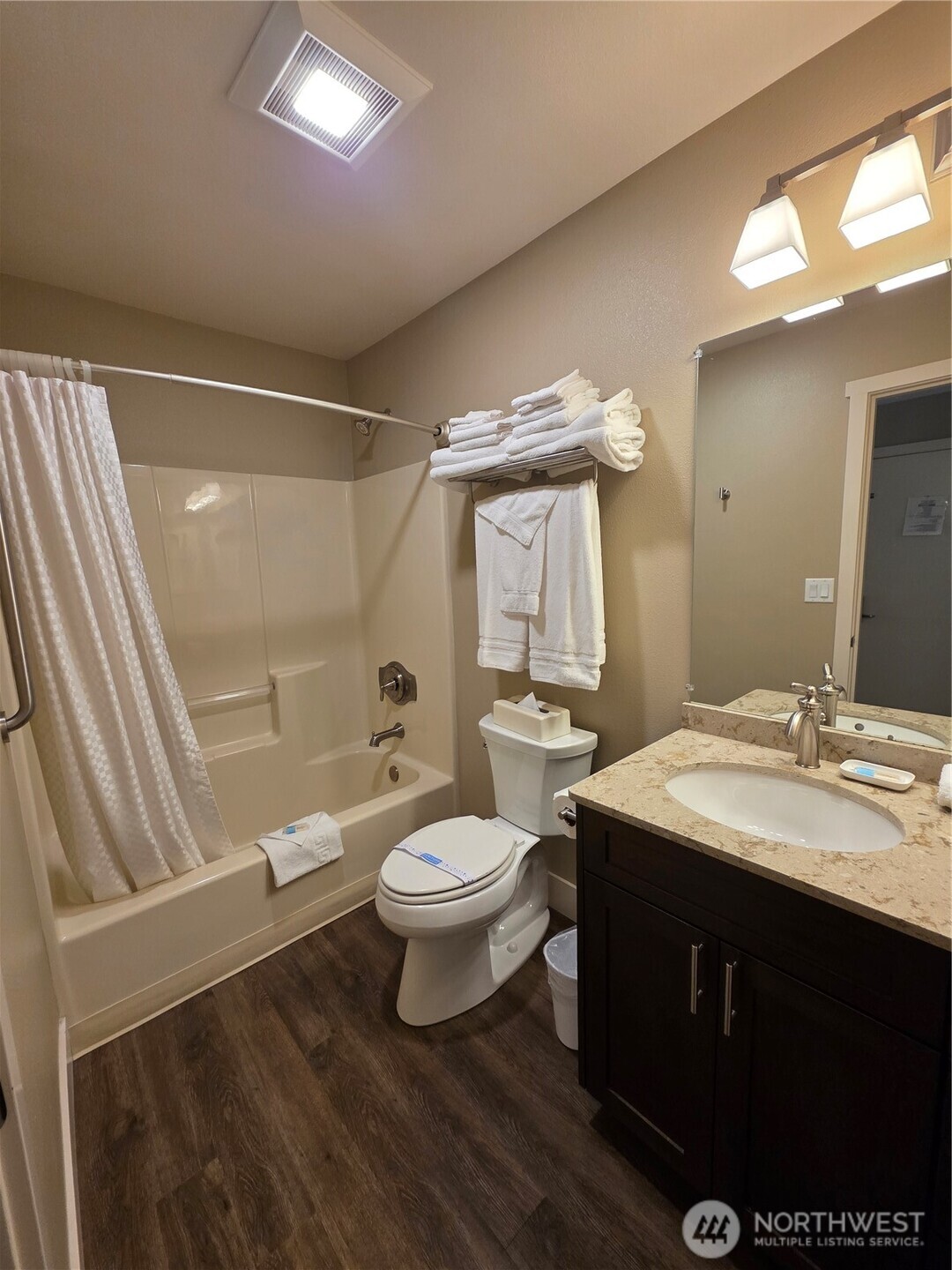 1 Lakeside 703-j Property Photo 13