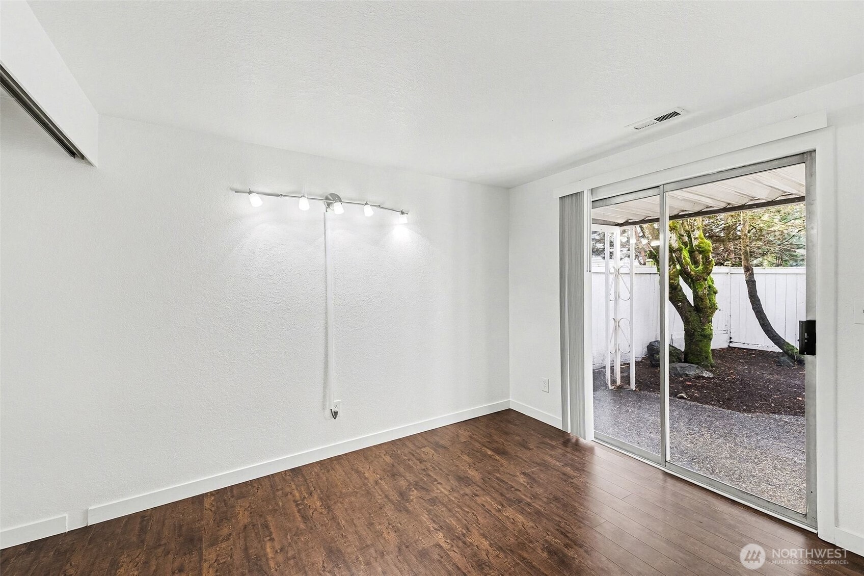 9103 183rd Avenue Property Photo 8