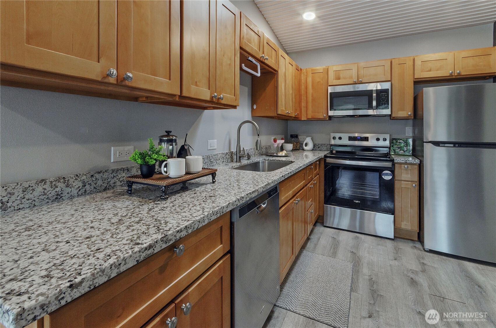 9711 Farwest Drive Property Photo 10